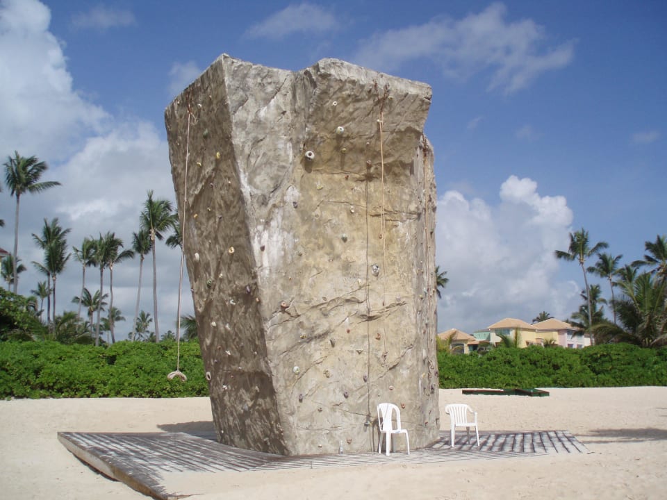 Der hoteleigene Kletterturm am Strand Ocean Blue & Sand