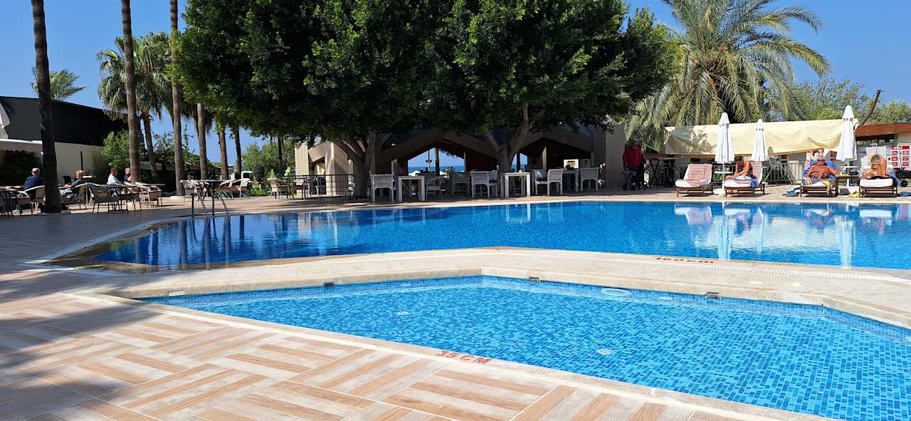 Pool Nerton Hotel - Erwachsenenhotel ab 16 Jahren