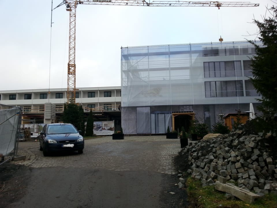 Bauarbeiten nicht nur auf der Zufahrt Schlosshotel Bad Wilhelmshöhe Conference & Spa