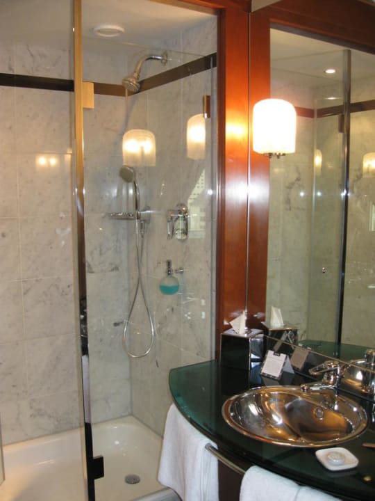 Offenes Bad im Zimmer Seaside Park Hotel