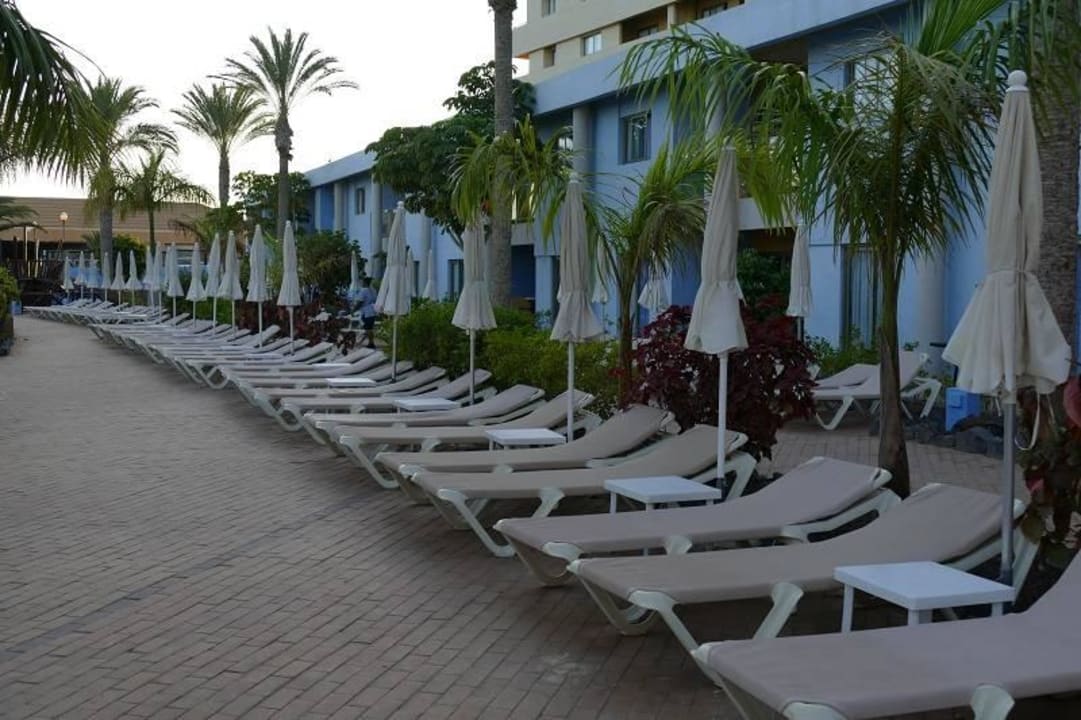 Liegen am Pool Iberostar Waves Gaviotas Park