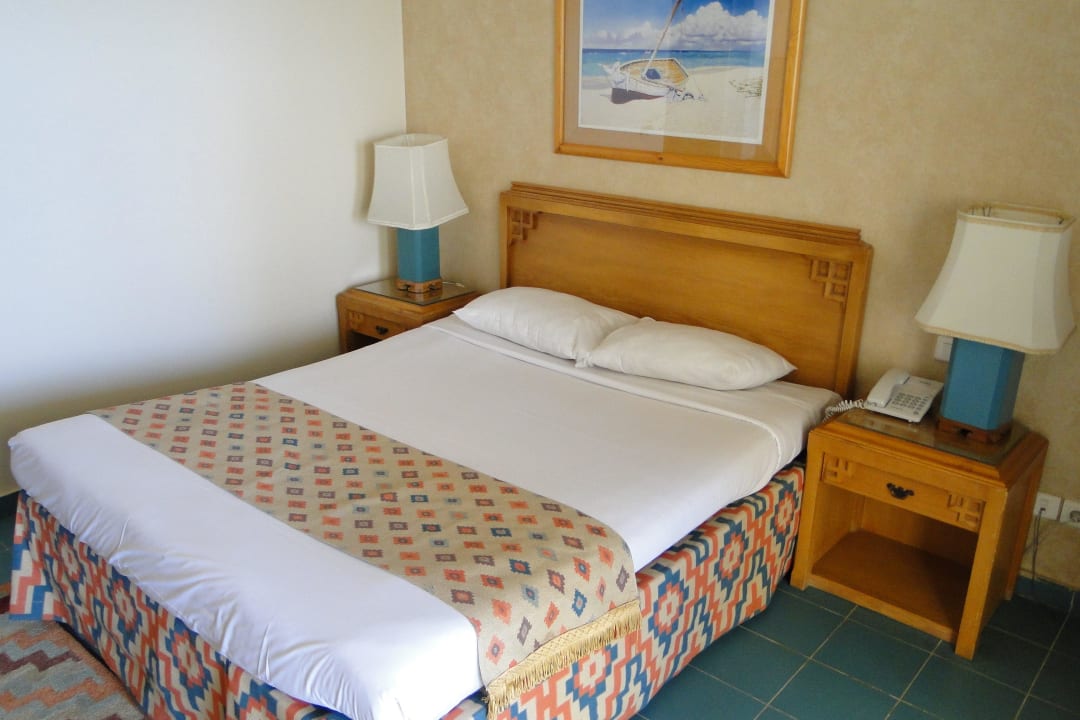 Unser erstes Zimmer: Das Bett SUNRISE Holidays Resort (Adults Only)
