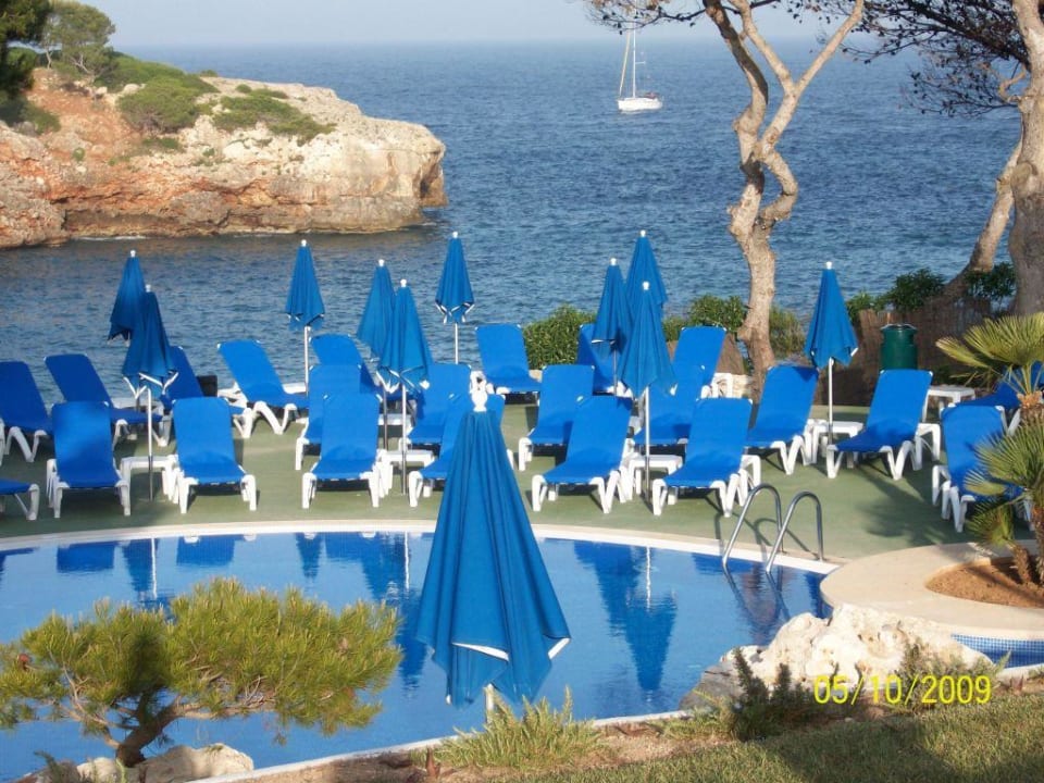 Pool mit Blick auf das Meer Inturotel Cala Esmeralda