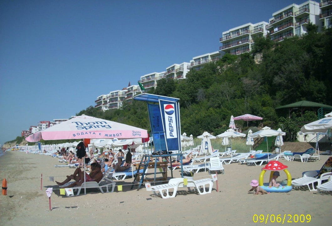 Der Strand und die Rettungsschwimmer Paradise Beach Hotel
