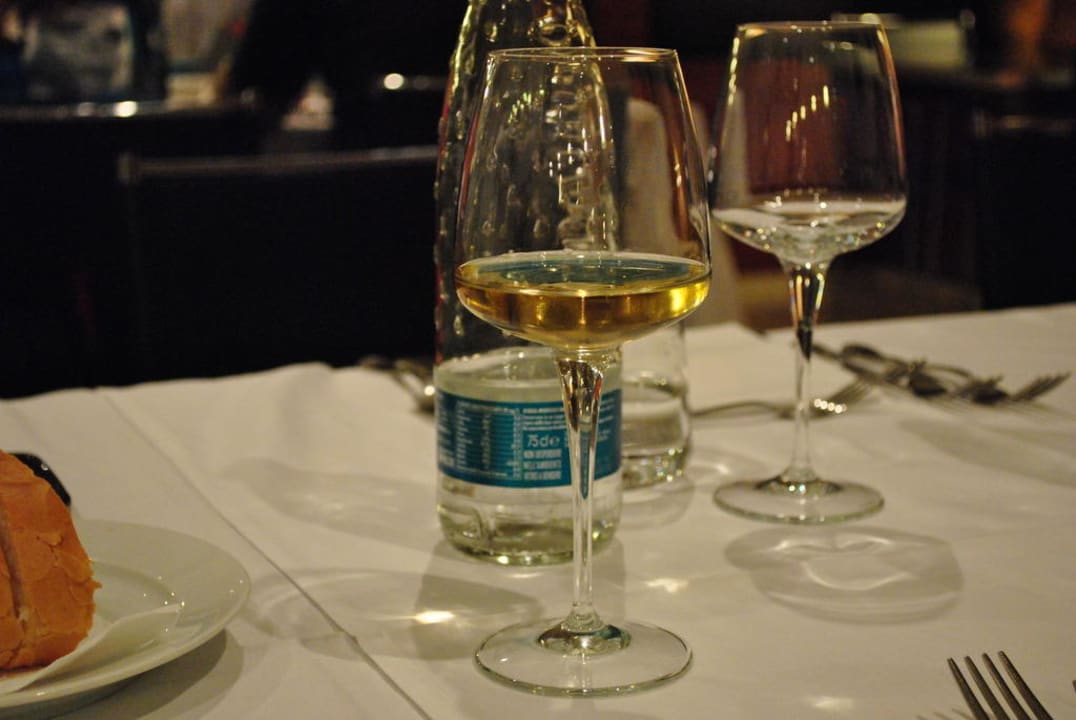 Corredo tavolo AC Hotel Genova