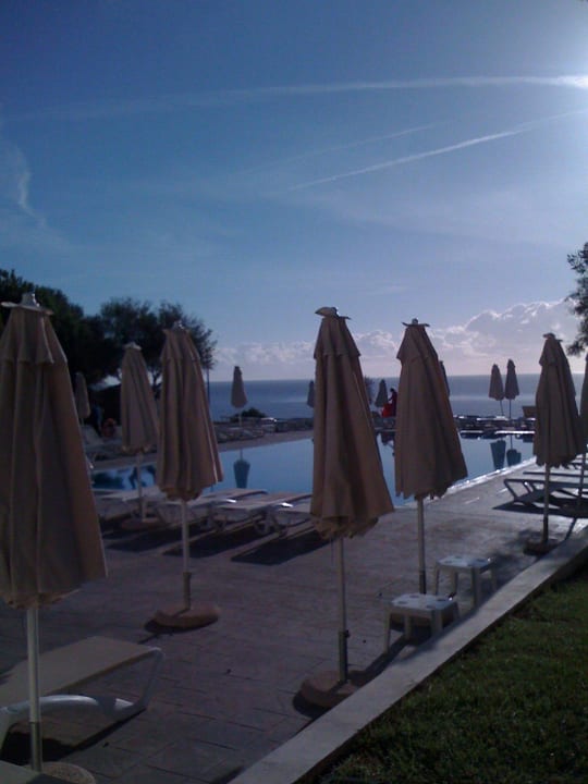 Der neue Pool mit Meerblick blau punta reina