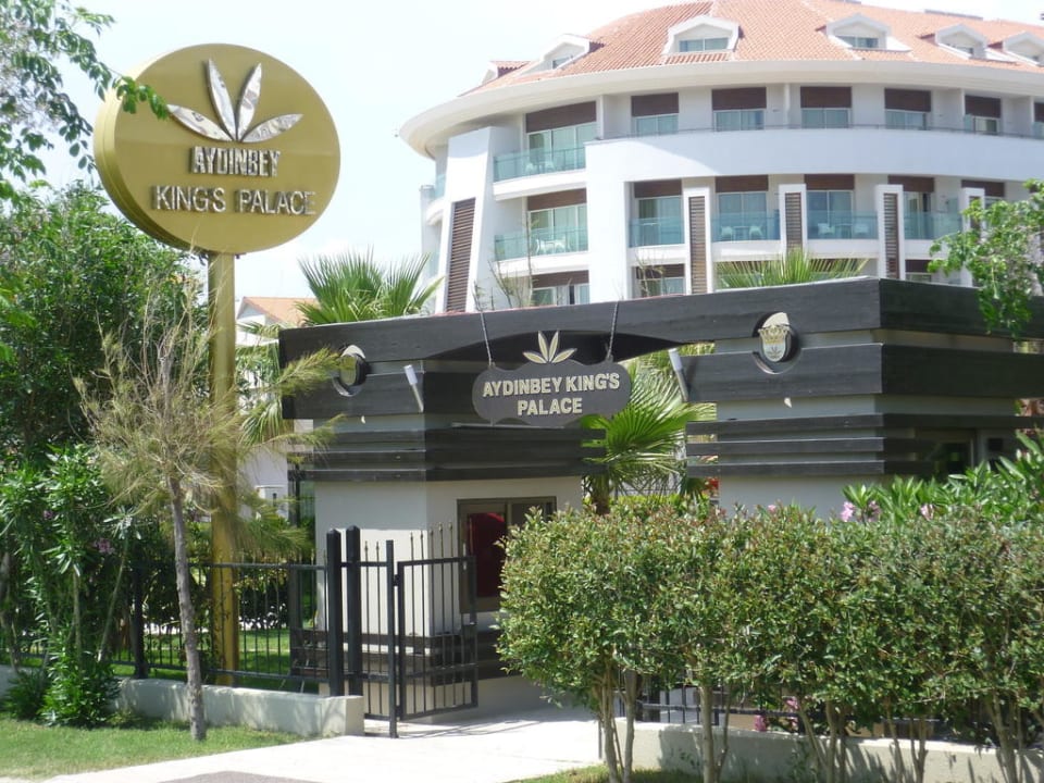 Eingang von der Promenade Aydinbey Kings Palace & Spa
