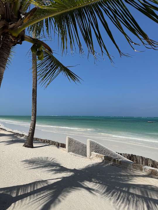 Strand Bluebay Beach Resort & Spa