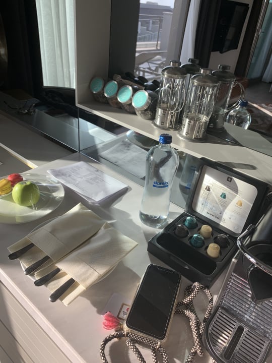 Zimmer Acanthus Cennet Barut Collection