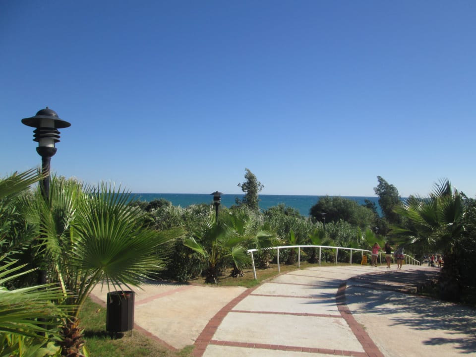 Der Weg zum Strand Alba Resort Hotel