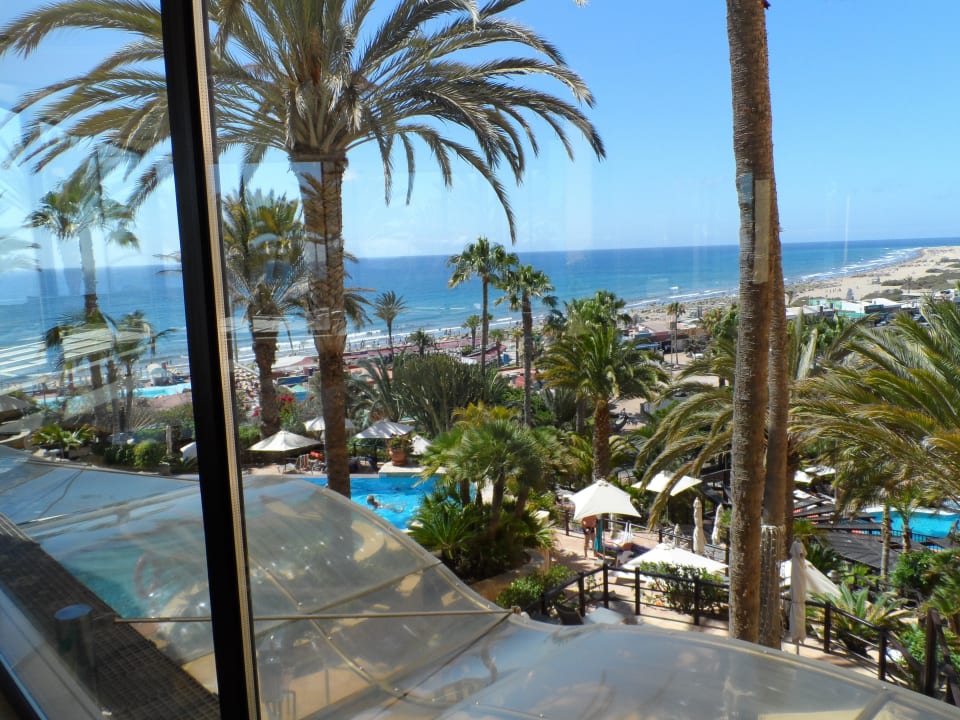 Ausblick von der Rezeption Corallium Dunamar by Lopesan Hotels