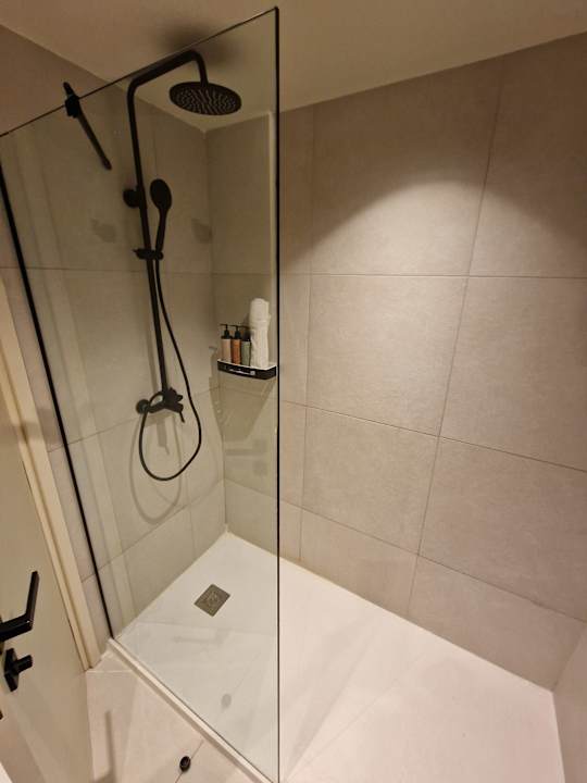 Zimmer Domes Aulūs Zante, Autograph Collection