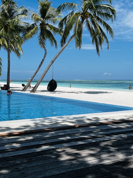 Pool Meeru Maldives Resort Island