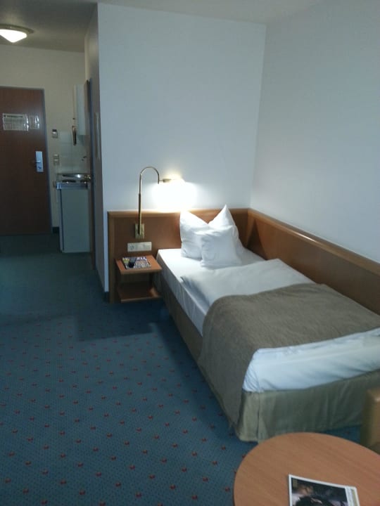 Einzelzimmer groß genug PLAZA INN Regensburg