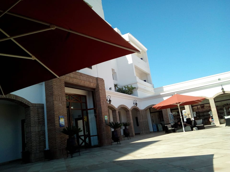 Hog mit Eingang Iberostar Waves Founty Beach