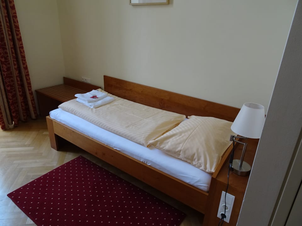 Zimmer Gästehaus im Priesterseminar Salzburg