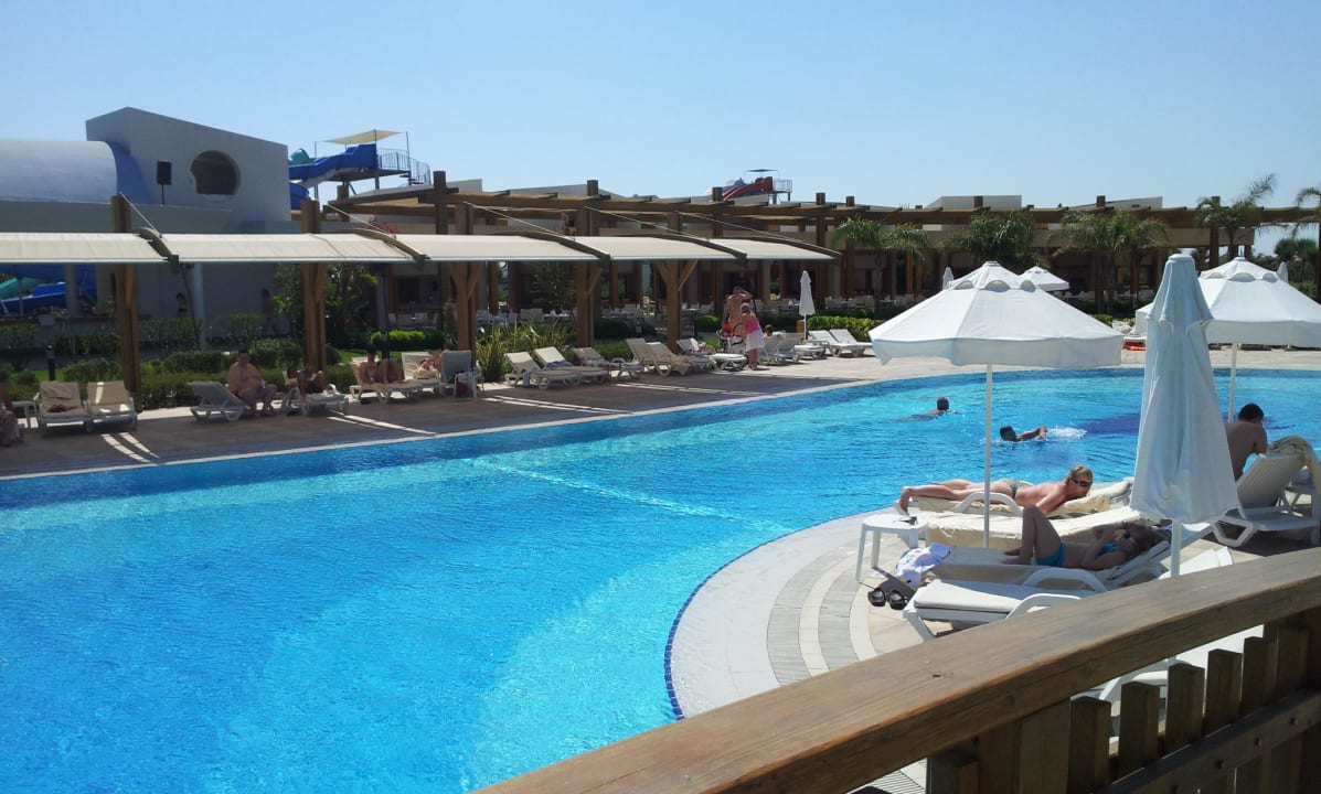 Pool und Selbstbedienungsrestaurant Hotel Baia Lara