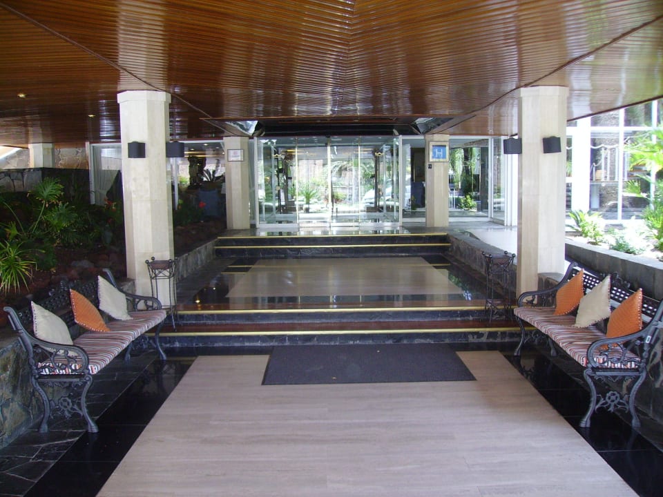 Haupteingang ins Hotel Hotel Riu Palace Oasis