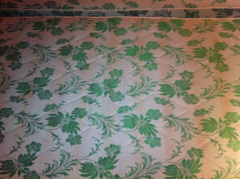 Dreckige Matratze (schlechtes Bild) Vincci Helya Beach