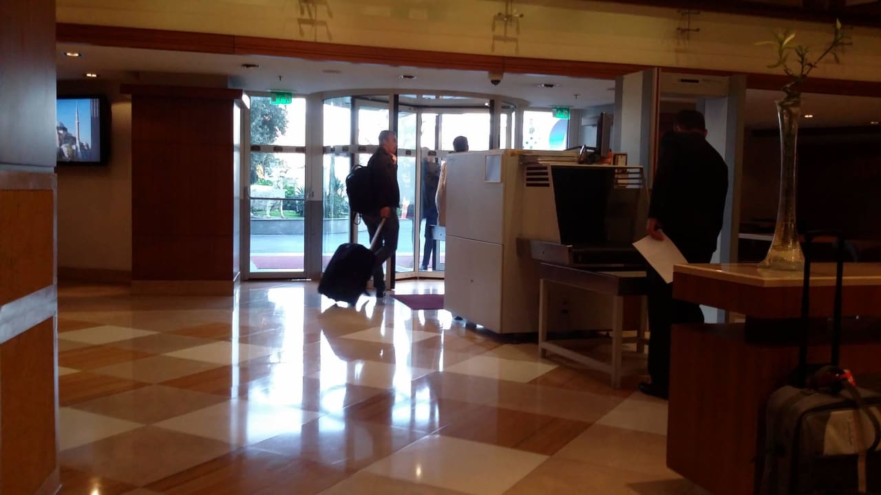 Лобби Delta Hotels Istanbul West