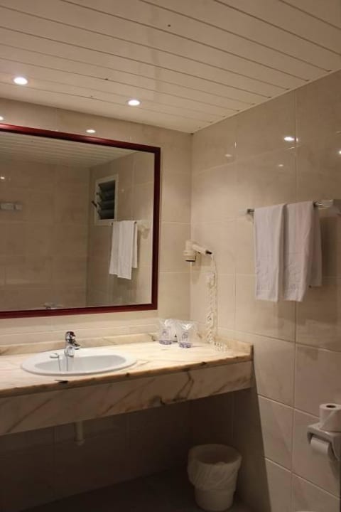 Bad (links ist eine Wanne) Smy Portocolom