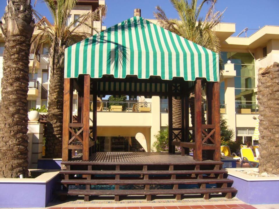 Überdachte Brücke über den Relaxpool TUI BLUE Xanthe