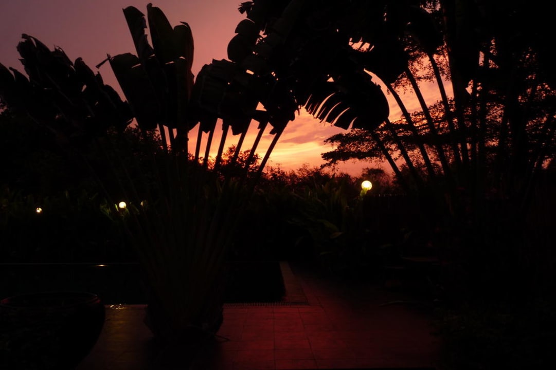 Sonnenuntergang Hotel Tharaburi Resort