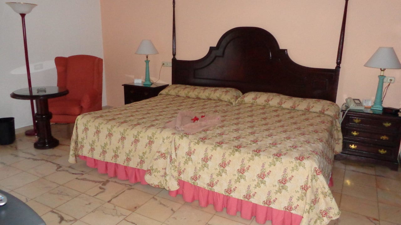 Schlafzimmer mit 2 mal 1,40 m Bett Playabachata Hotel