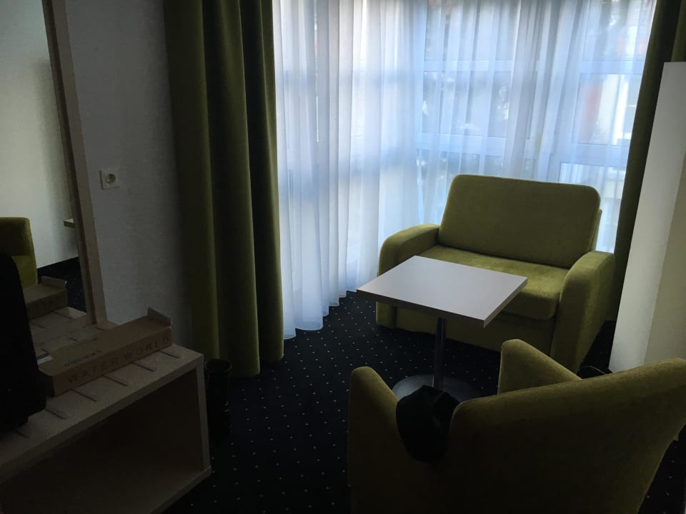Sitzecke im Zimmer Pension Zeitlos