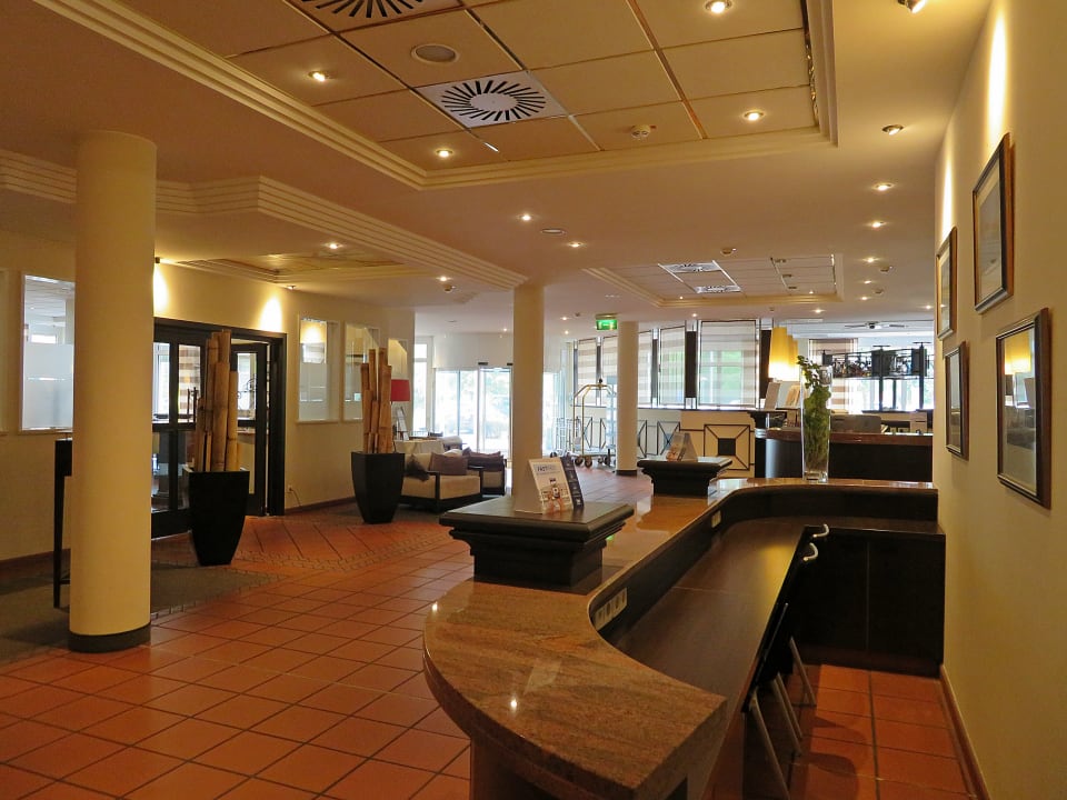 Lobby Courtyard by Marriott Schwerin