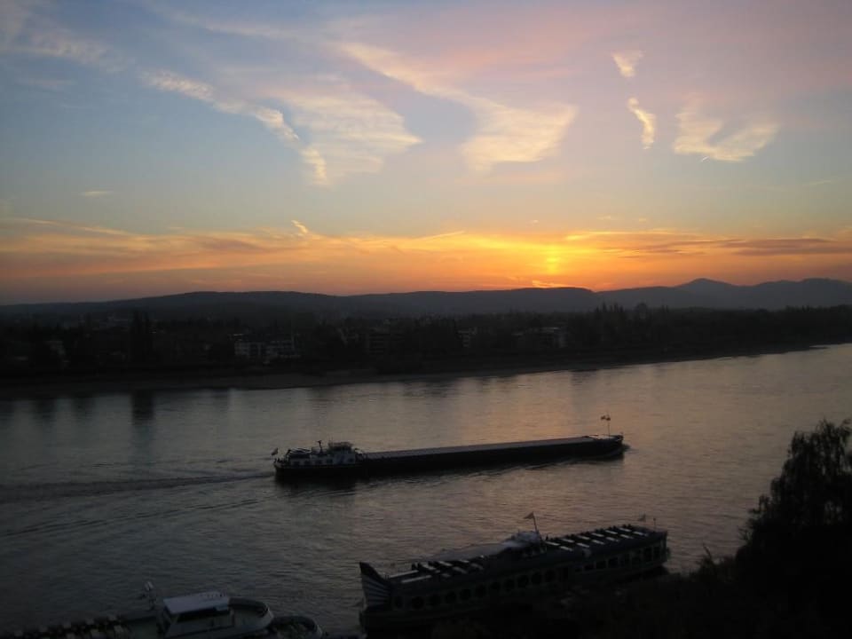 Hotel Königshof,  Zimmer-Ausblick auf den Rhein Ameron Hotel Königshof