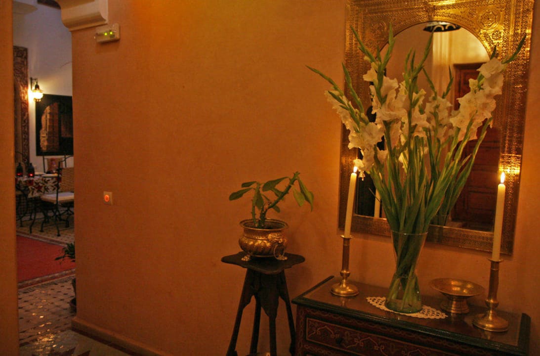 Le hall d'entrée, avec vue vers le patio Riad Dar Zampa