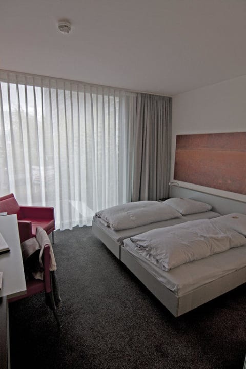 Zimmer 1.OG zur Strasse DoubleTree by Hilton Frankfurt Niederrad