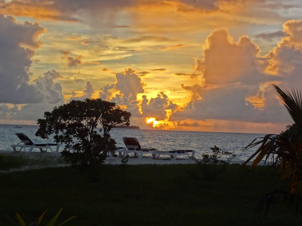 Sonneuntergang Meeru Maldives Resort Island