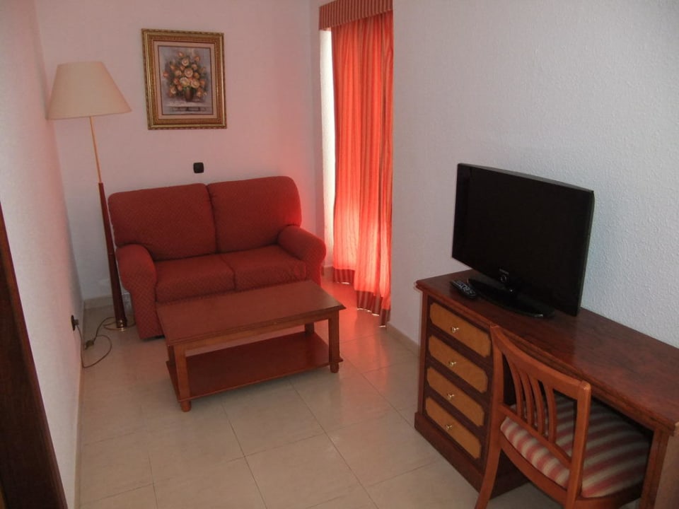 Juniorsuite, kleines Wohnzimmer mit Flat-TV CM Playa del Moro
