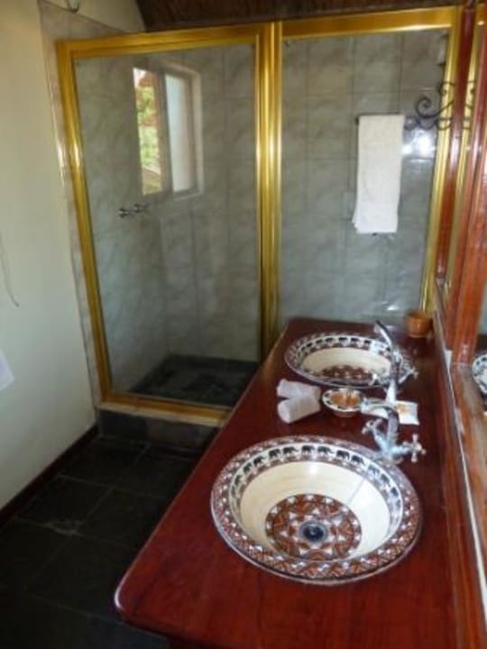 Badezimmer Zimmer Nr. 10 Hotel Muchenje Safari Lodge