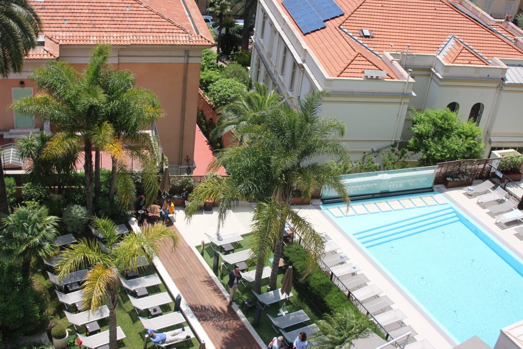 Blick von der Terrasse auf den Pool Hotel Novotel Monte Carlo