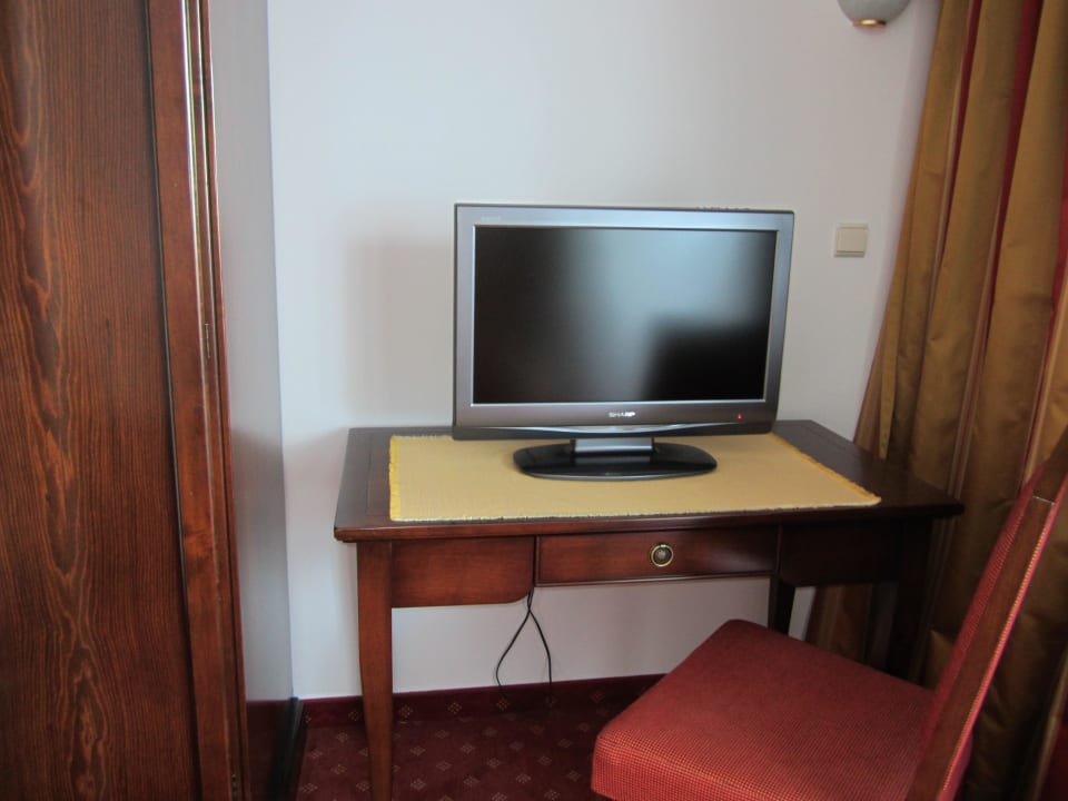 Suite Wohnzimmer mit TV Gerät Mirabell Alpine Garden Resort & Spa