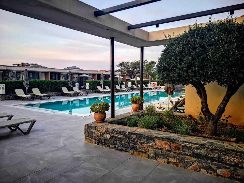 Pool Petousis Hotel & Suites