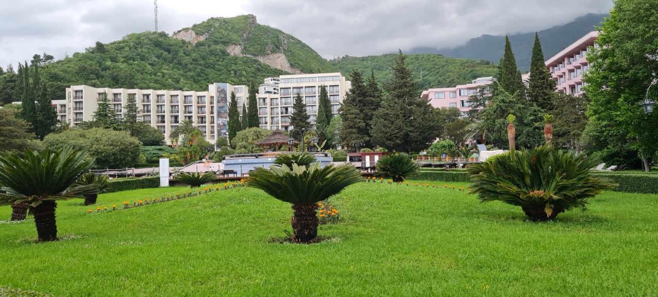 Gartenanlage Iberostar Waves Bellevue