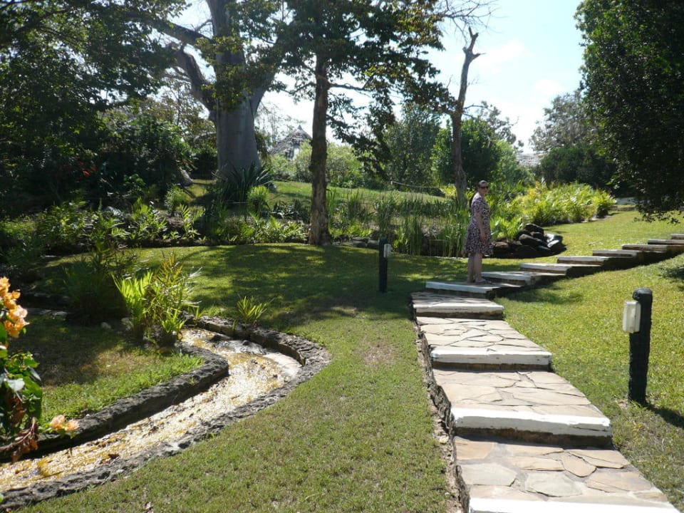 Vom Zimmer zur LIegewiese Hotel Papillon Lagoon Reef