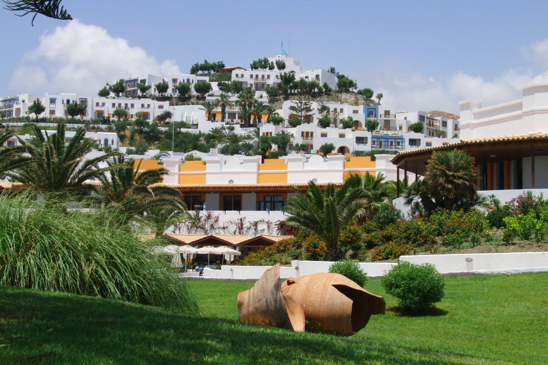 Hotel vom Poolgarten gesehen Lagas Aegean Village