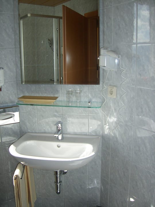 Bad von Zi 203 Hotel Hahnbaum