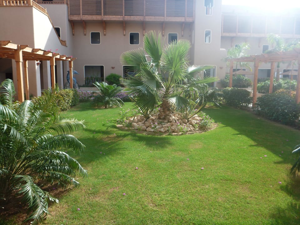 Gartenanlage 1 von 2 Eingangsbereich The Breakers Diving & Surfing Lodge