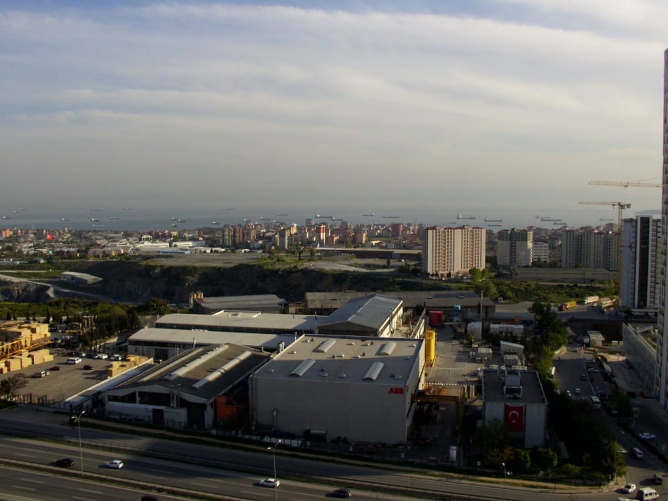 Blick v. d. Dachterrasse Richtung Meer Titanic Business Kartal