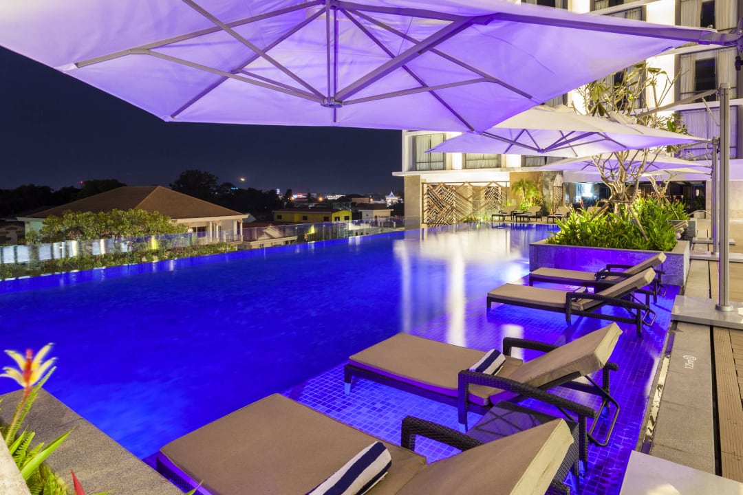 Swimming Pool Crowne Plaza Vientiane