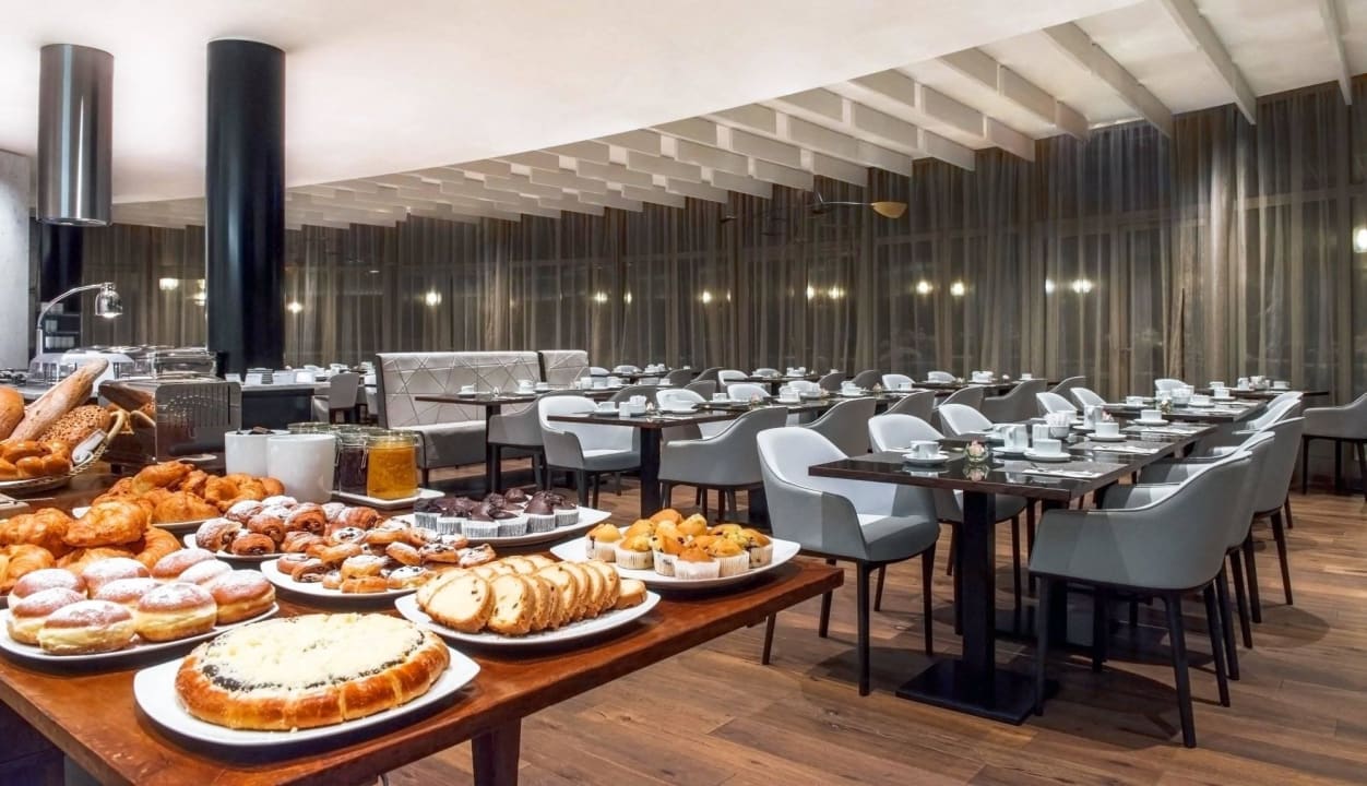 Buffet Breakfast NH Prague City