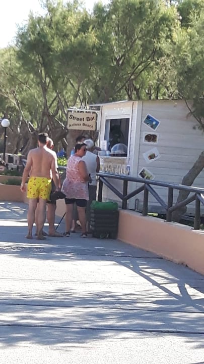 Street-Bar Anissa Beach & Village