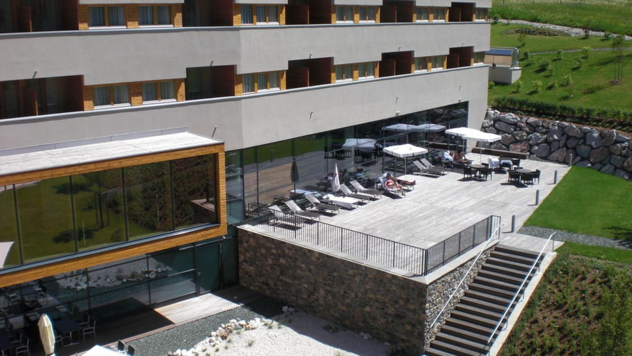 Blick von unserem Balkon zur Sonnenterrasse ROBINSON FIEBERBRUNN - Adults only