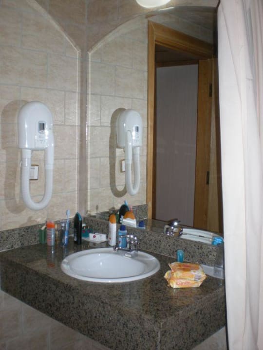 Suite / Waschtisch und der elektrischer Fön - genial Pensée Royal Garden Beach Resort